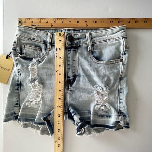 Machine NEW Women's Distressed Shorts Frayed Hem Light Denim Wash Size M/28 Blue - Picture 7 of 9